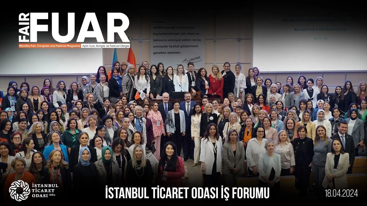 İstanbul Ticaret Odası İş Forumu’nda bir araya gelen kalabalık kadın girişimci grubu; “Fuar – İstanbul Ticaret Odası İş Forumu – 18.04.2024” yazılı görsel